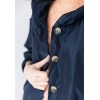 Impermeabile blu con bottoni