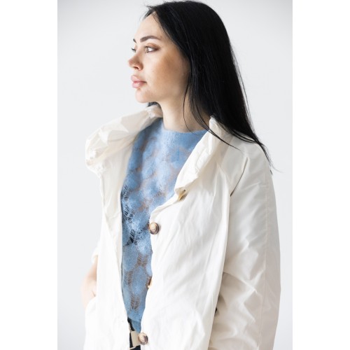 Impermeabile bianco con bottoni