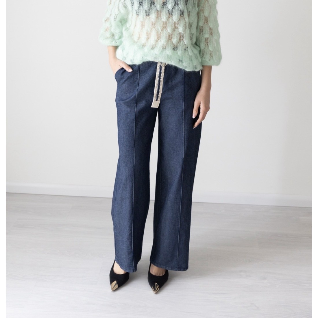 Jeans largo con cintura